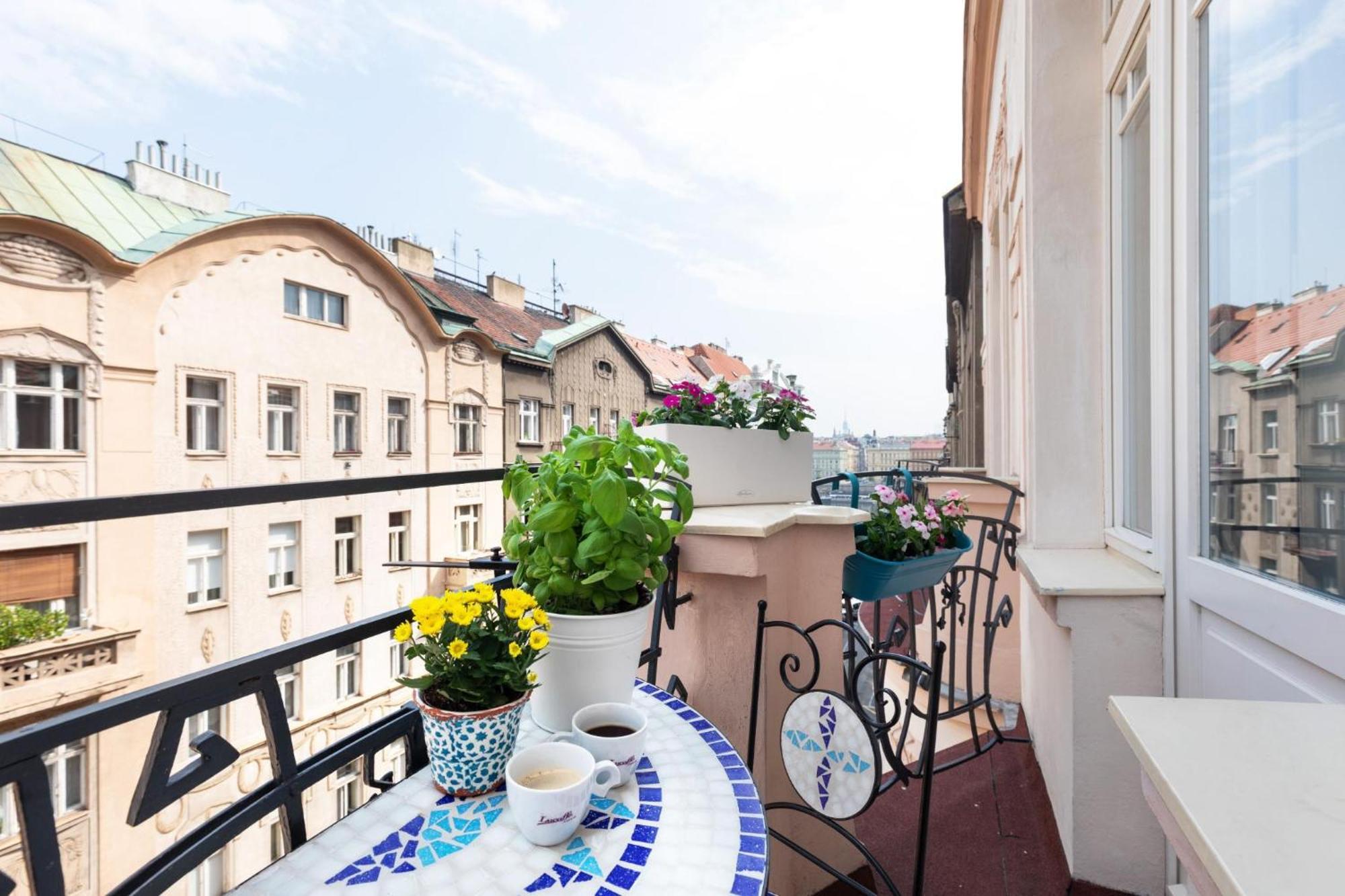 Prague Days - Sunny Riverside Apartments With Terraces Екстериор снимка